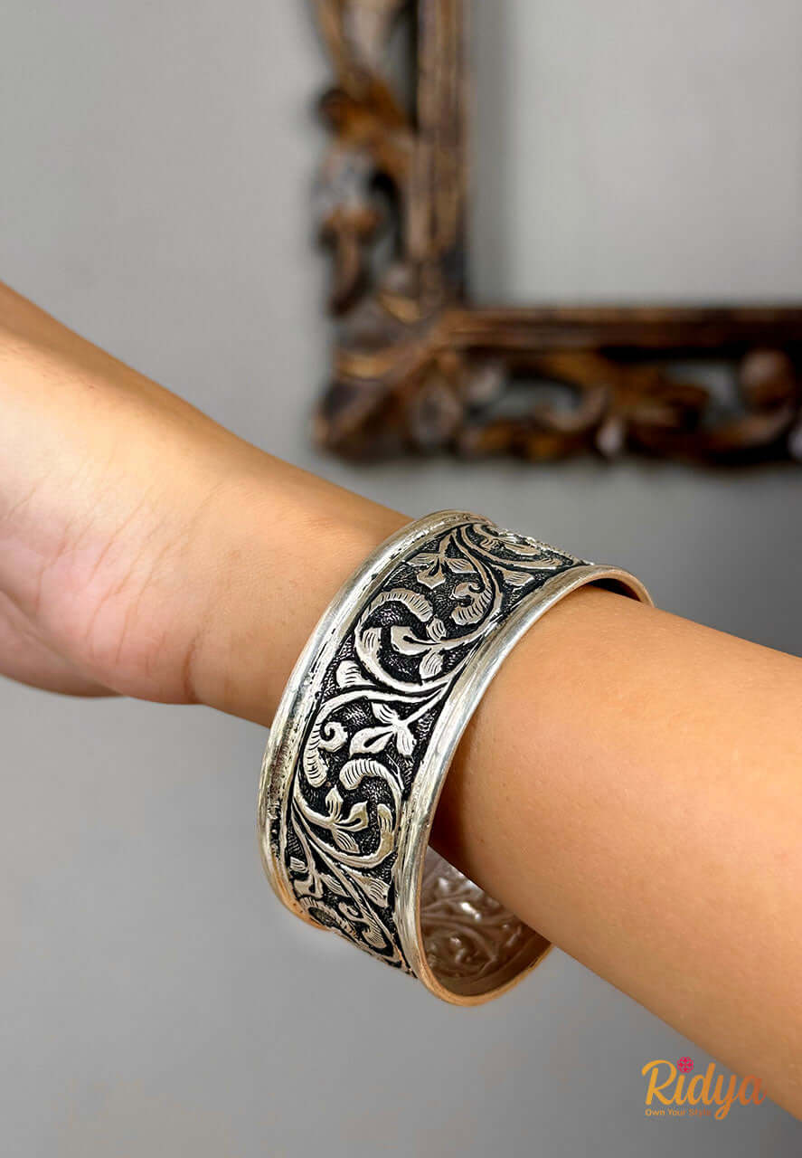 Silver Bangles Design- Detailed Chitai Work Statement Bangles (4) Ridya Fashions