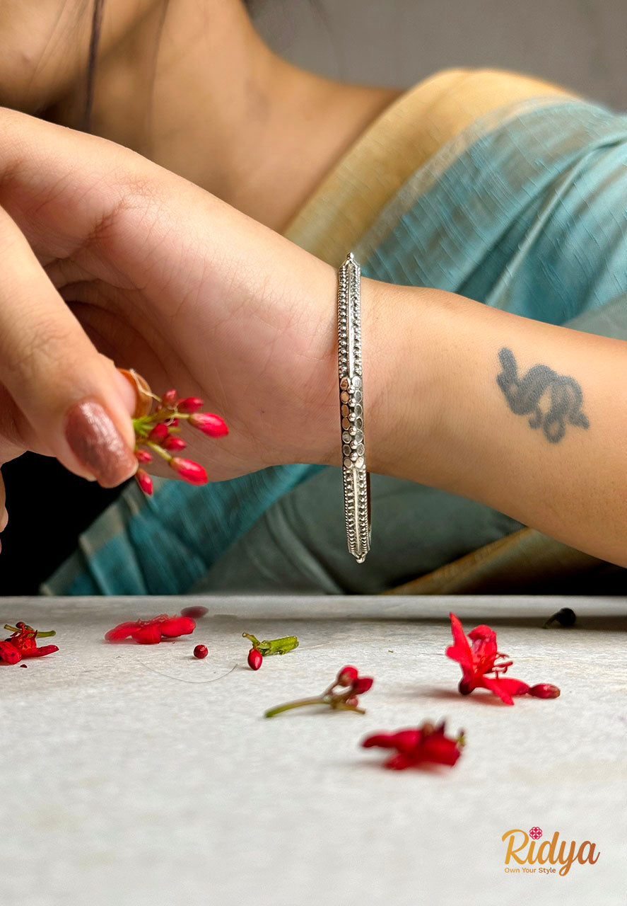 Pure Silver Bangles- Daana Details Intricate Bangles (2) Ridya Fashions