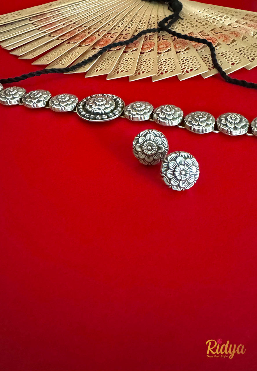 A String of Rose Versatile Choker and Studs Set