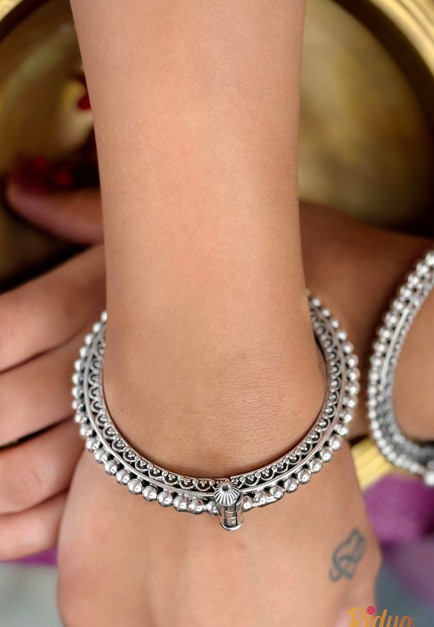 Silver Kada for Women-Daana Details Versatile Ball Kada (2) Ridya Fashions