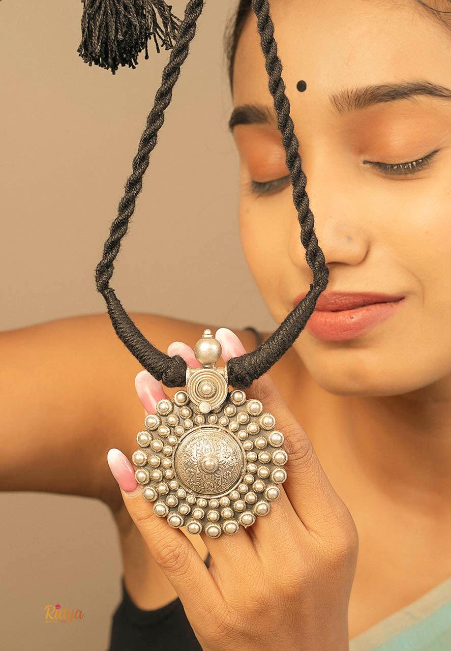 925 Silver Necklace Online-Daana Details Round Shaped Pendant Versatile Necklace (2) Ridya Fashions