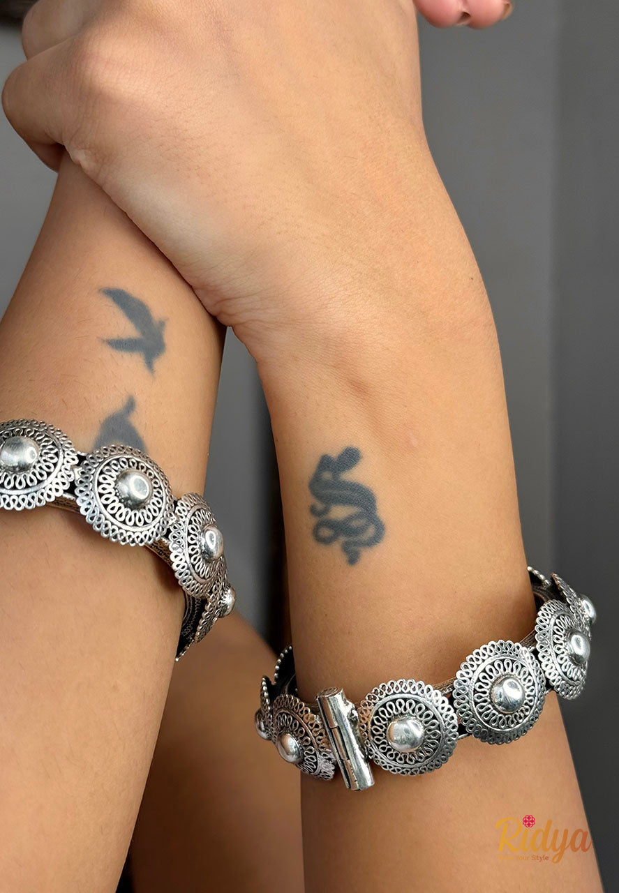 Flower Embellished Openable Bangle