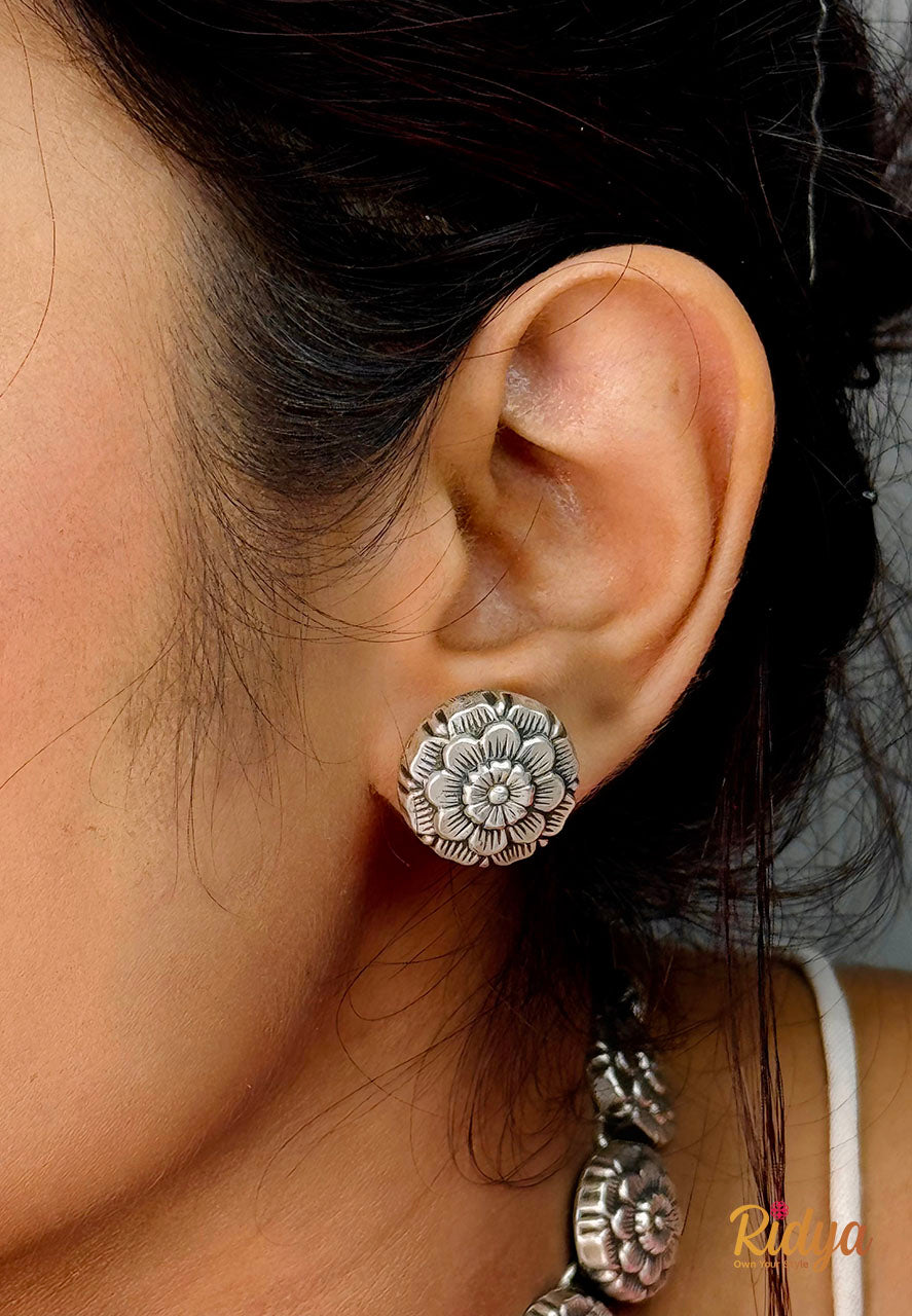 Textured Rose Elegant Stud Earring