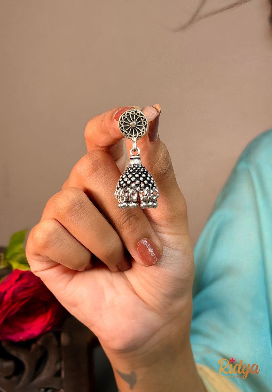 Jaali Work Elegant Jhumka Earring