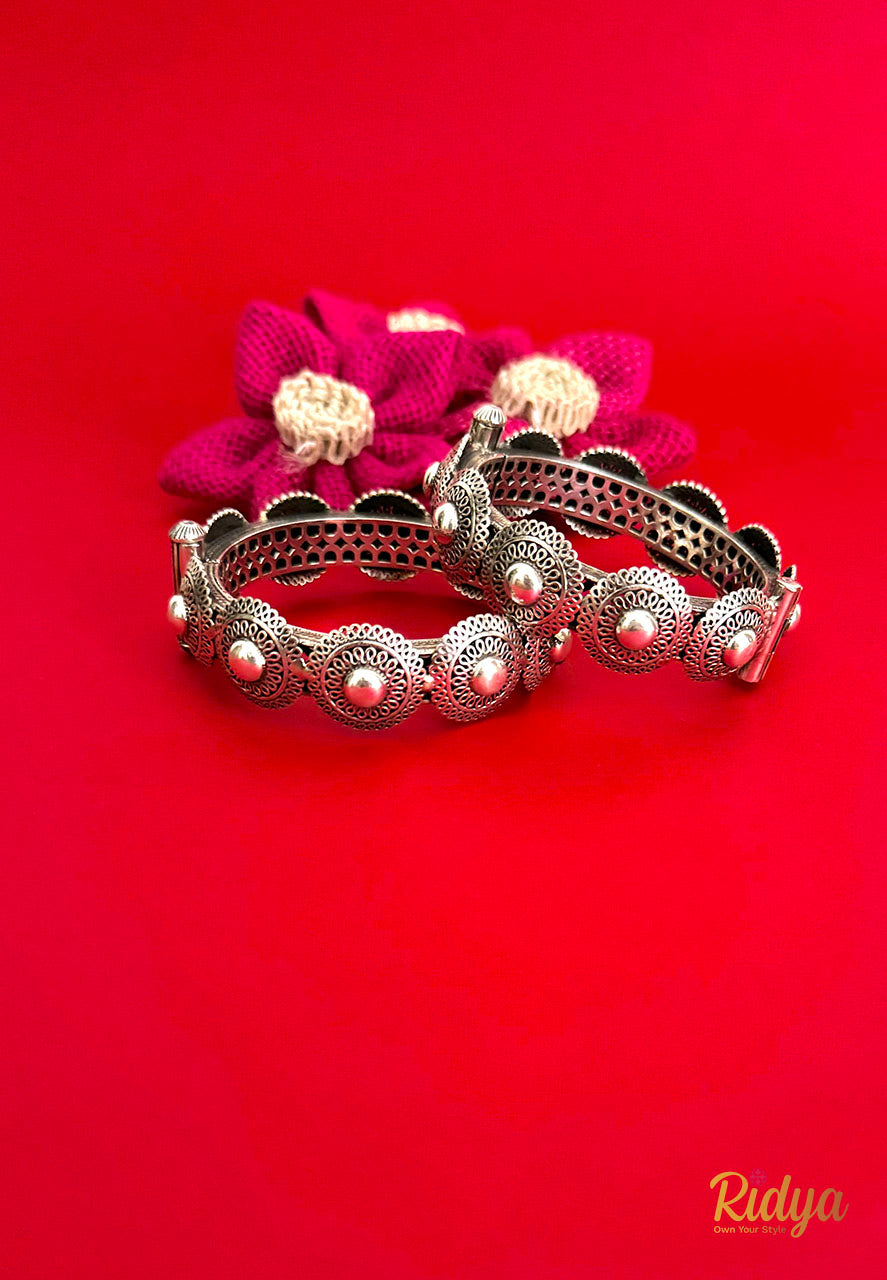 Flower Embellished Openable Bangle