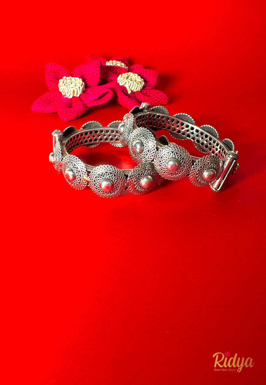 Flower Embellished Openable Bangle