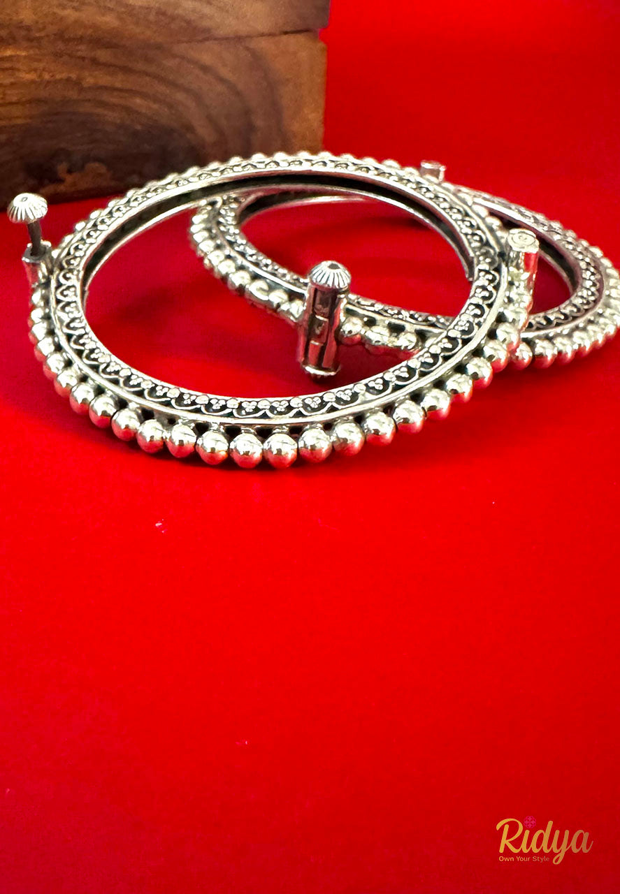 Ethnic Details Ball Embossed Elegant Openable Kada