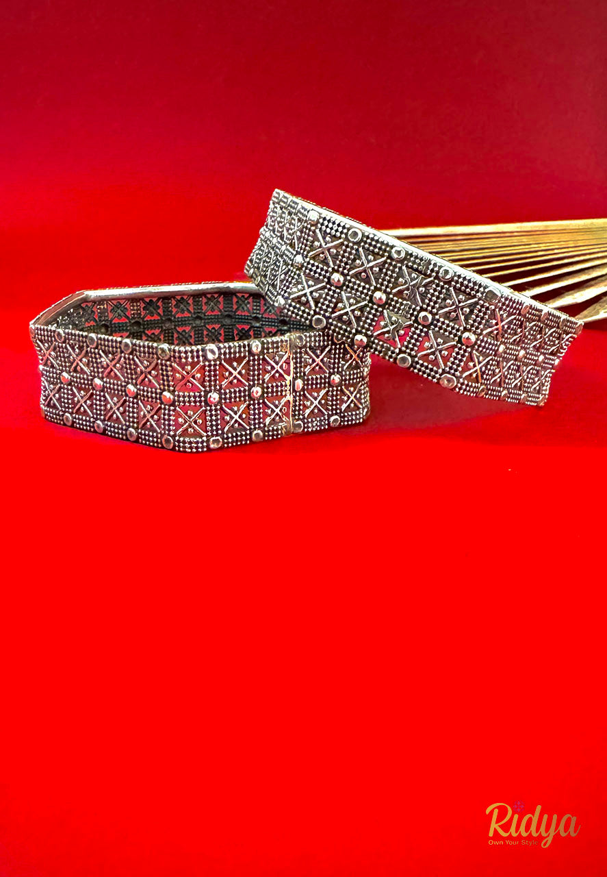 Intricate Jaali Work Hexagon Bangle