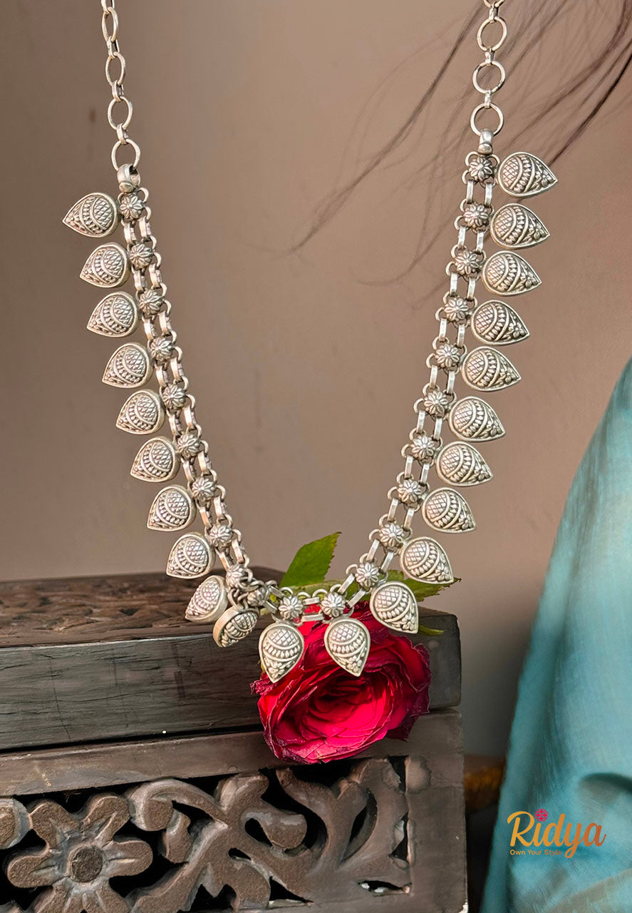 Leaf Drop Floral Chain Timeless Necklace