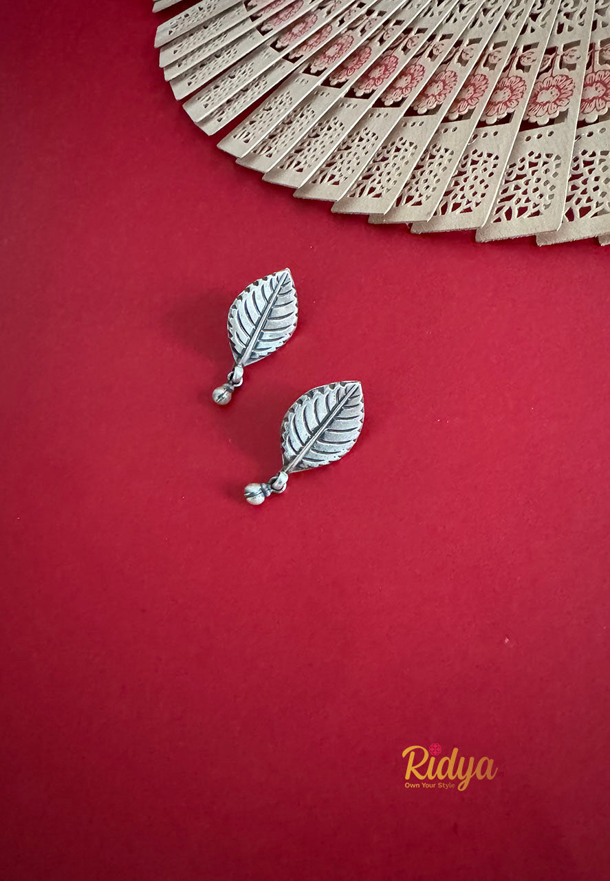 Textured Leaf Ghungru Drop Choker and Earrings Set