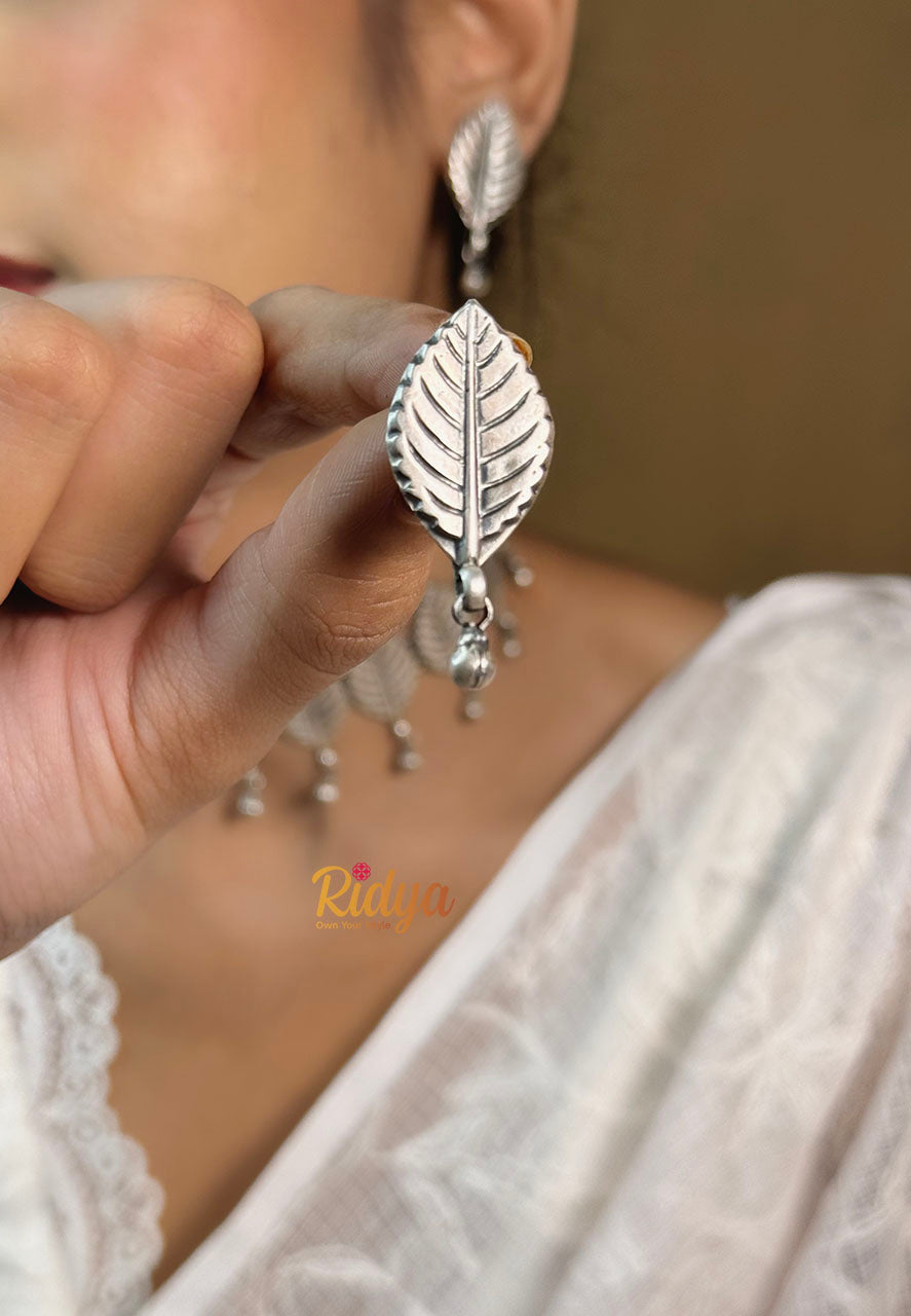 Textured Leaf Ghungru Drop Choker and Earrings Set