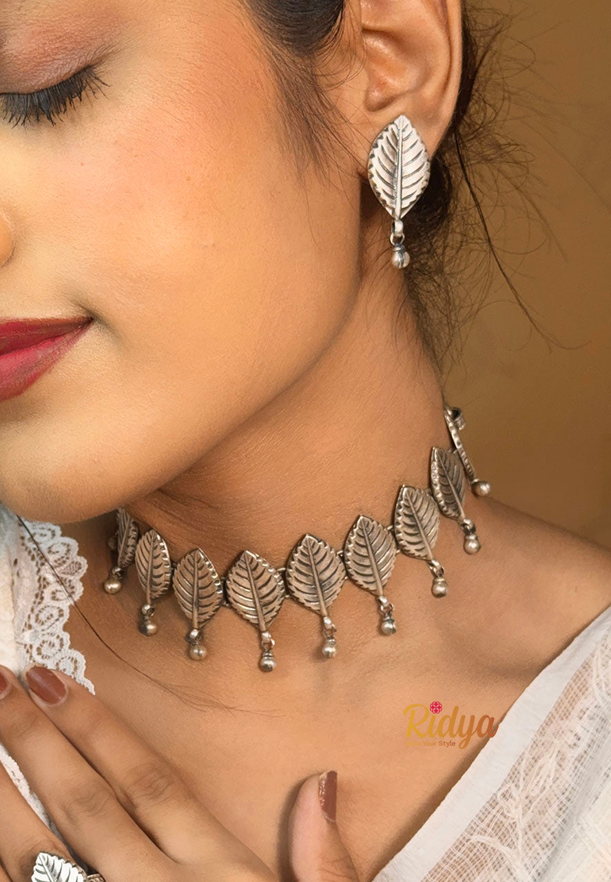 Textured Leaf Ghungru Drop Choker and Earrings Set